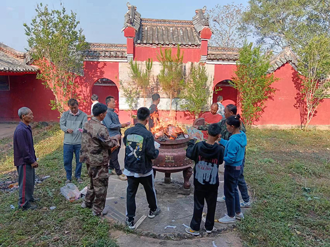 普洱何氏根亲文化研究会举行清明节祭祖恳亲联谊活动