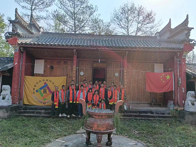 普洱何氏根亲文化研究会举行清明节祭祖恳亲联谊活动